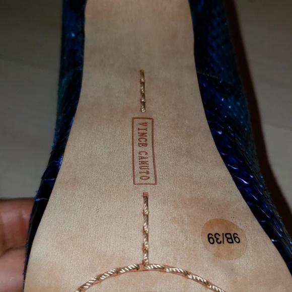 Vince Camuto Blue Snakeskin and leather pumps - Picture 8 of 8